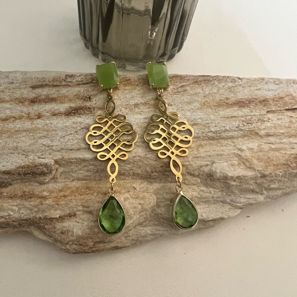 Geometric Minimalist Stylish Earrings - Gold & Green Intricate Glam  Earrings - Picture 9 of 10
